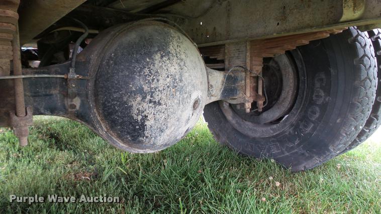 image for item DA1114 1979 International 1824 chemical tank truck