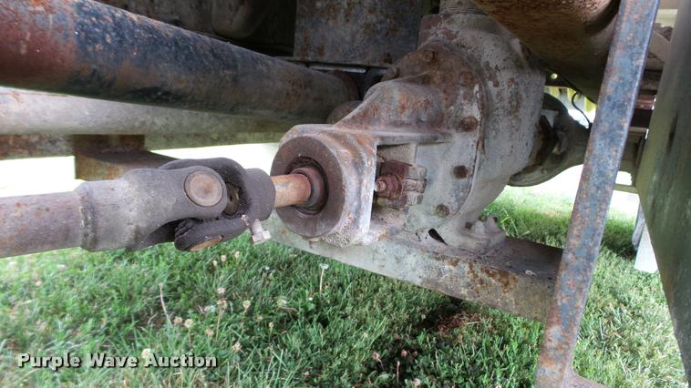 image for item DA1114 1979 International 1824 chemical tank truck