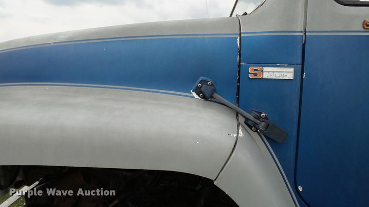 image for item DA1114 1979 International 1824 chemical tank truck