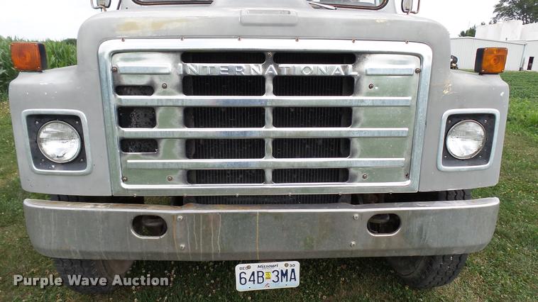 image for item DA1114 1979 International 1824 chemical tank truck