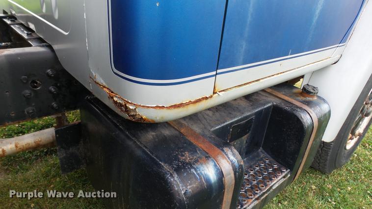 image for item DA1114 1979 International 1824 chemical tank truck