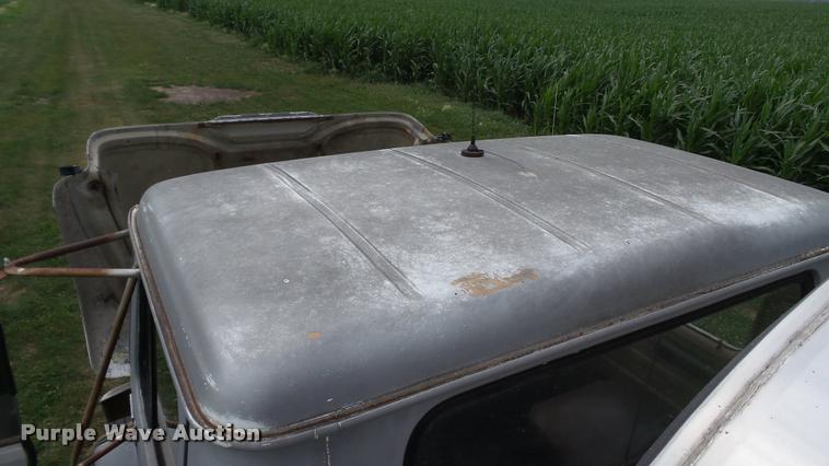 image for item DA1114 1979 International 1824 chemical tank truck