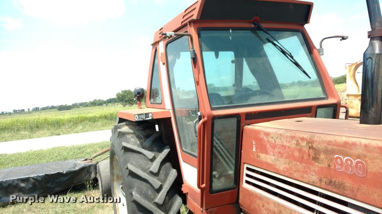 image for item DA5626 Hesston 980 tractor