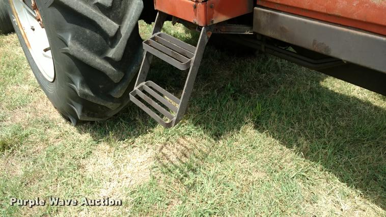 image for item DA5626 Hesston 980 tractor