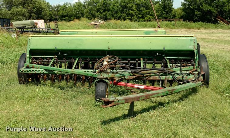 image for item DA5634 (2) John Deere 830 grain drills