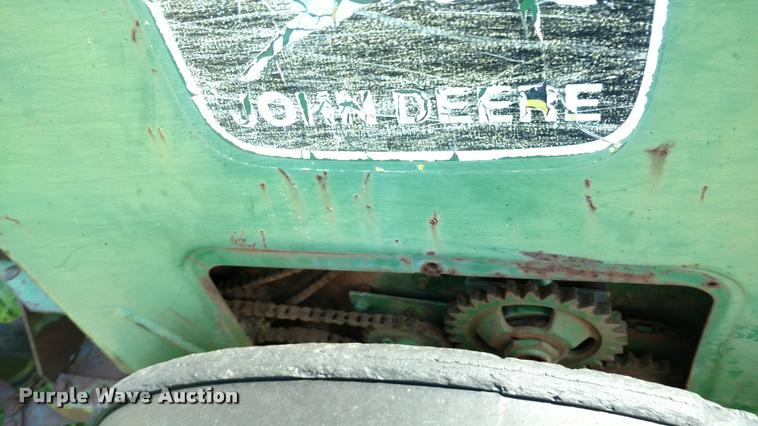image for item DA5634 (2) John Deere 830 grain drills