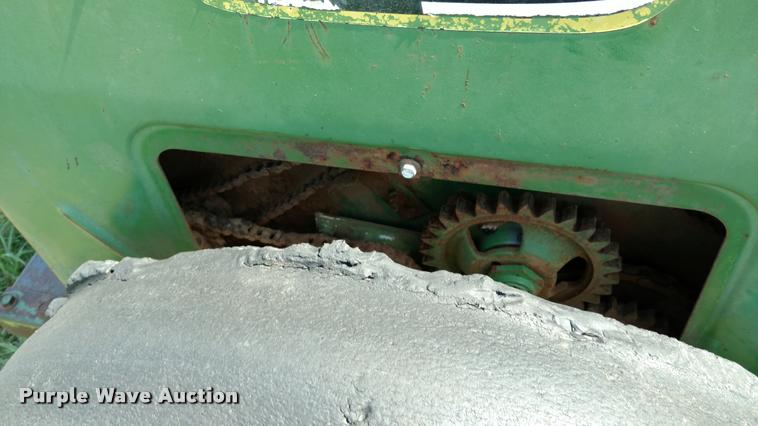 image for item DA5634 (2) John Deere 830 grain drills