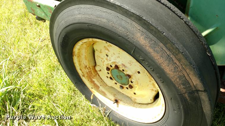 image for item DA5634 (2) John Deere 830 grain drills