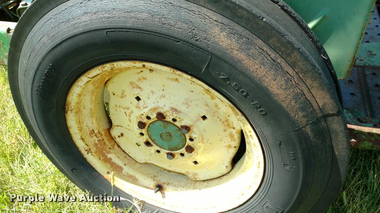 image for item DA5634 (2) John Deere 830 grain drills