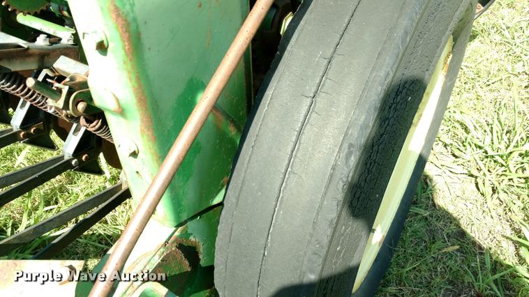 image for item DA5634 (2) John Deere 830 grain drills