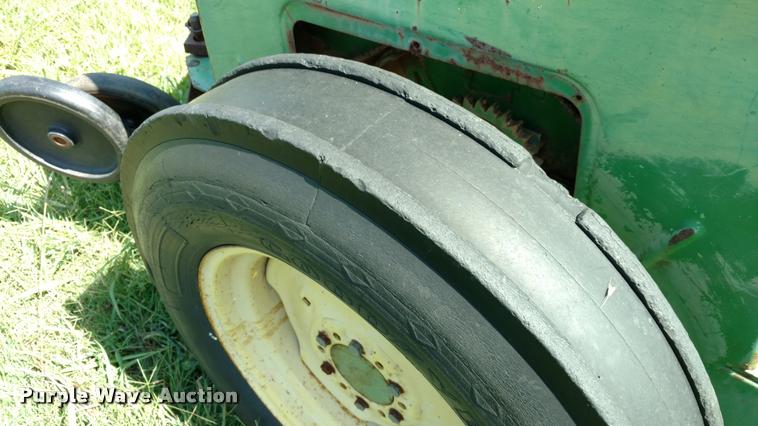image for item DA5634 (2) John Deere 830 grain drills