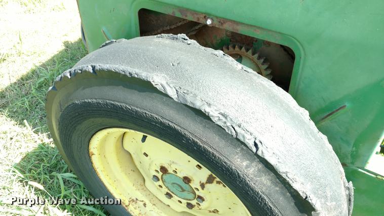 image for item DA5634 (2) John Deere 830 grain drills