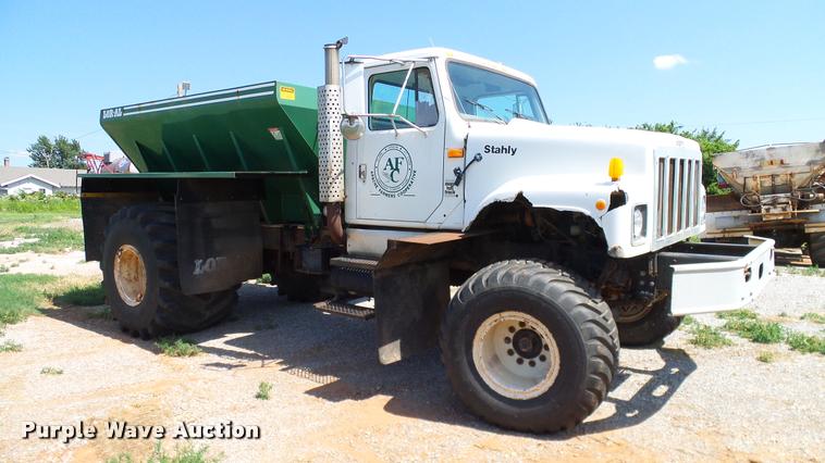 image for item DA6775 1996 International 2554 Stahly applicator truck