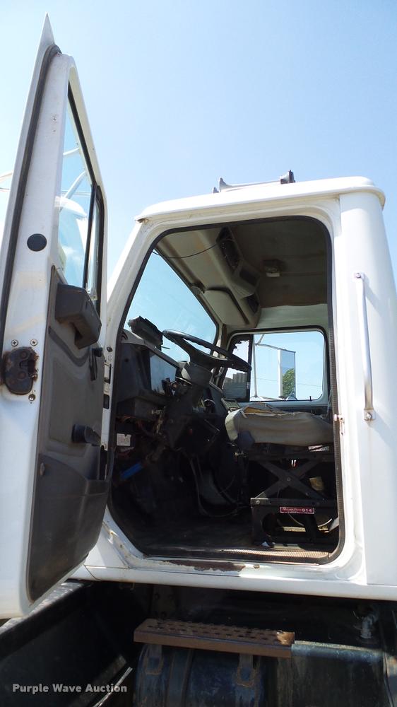 image for item DA6775 1996 International 2554 Stahly applicator truck