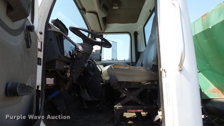 image for item DA6775 1996 International 2554 Stahly applicator truck