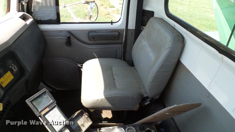 image for item DA6775 1996 International 2554 Stahly applicator truck