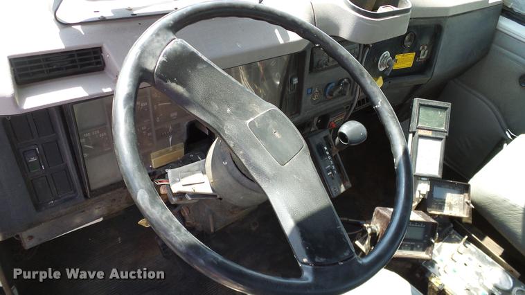 image for item DA6775 1996 International 2554 Stahly applicator truck