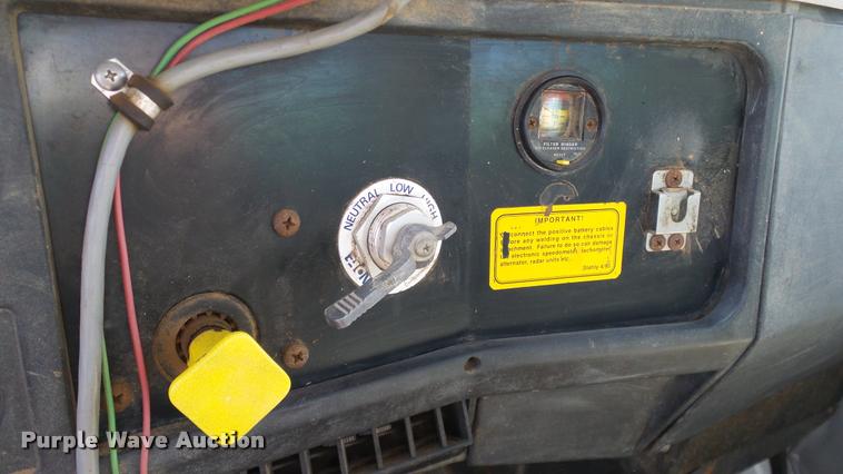 image for item DA6775 1996 International 2554 Stahly applicator truck