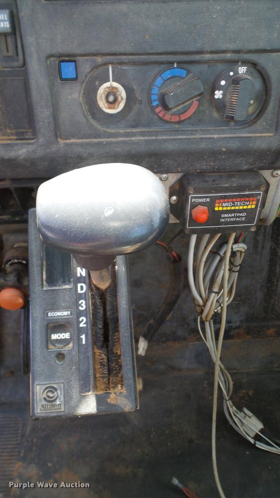 image for item DA6775 1996 International 2554 Stahly applicator truck