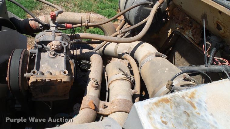 image for item DA6775 1996 International 2554 Stahly applicator truck