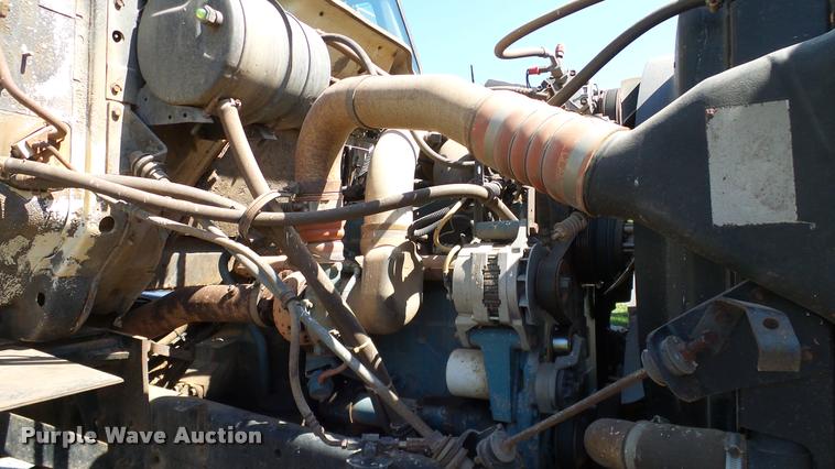 image for item DA6775 1996 International 2554 Stahly applicator truck