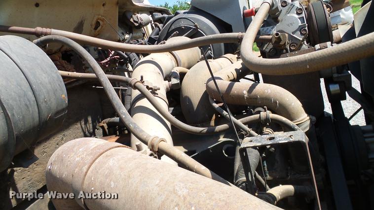 image for item DA6775 1996 International 2554 Stahly applicator truck