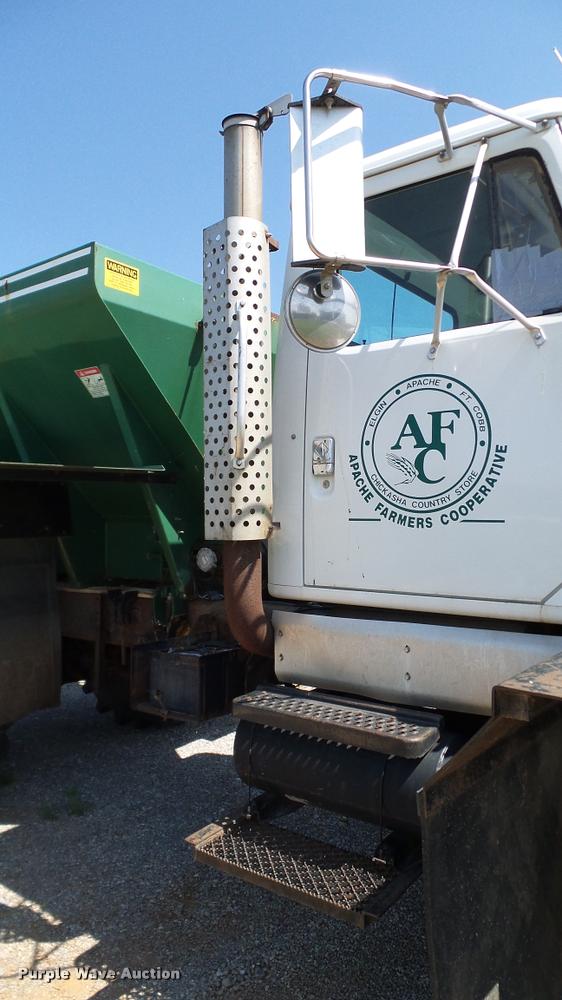 image for item DA6775 1996 International 2554 Stahly applicator truck