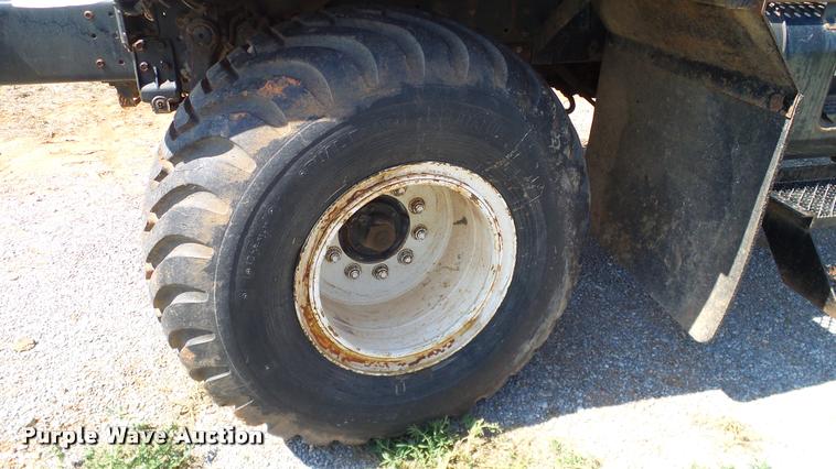 image for item DA6775 1996 International 2554 Stahly applicator truck