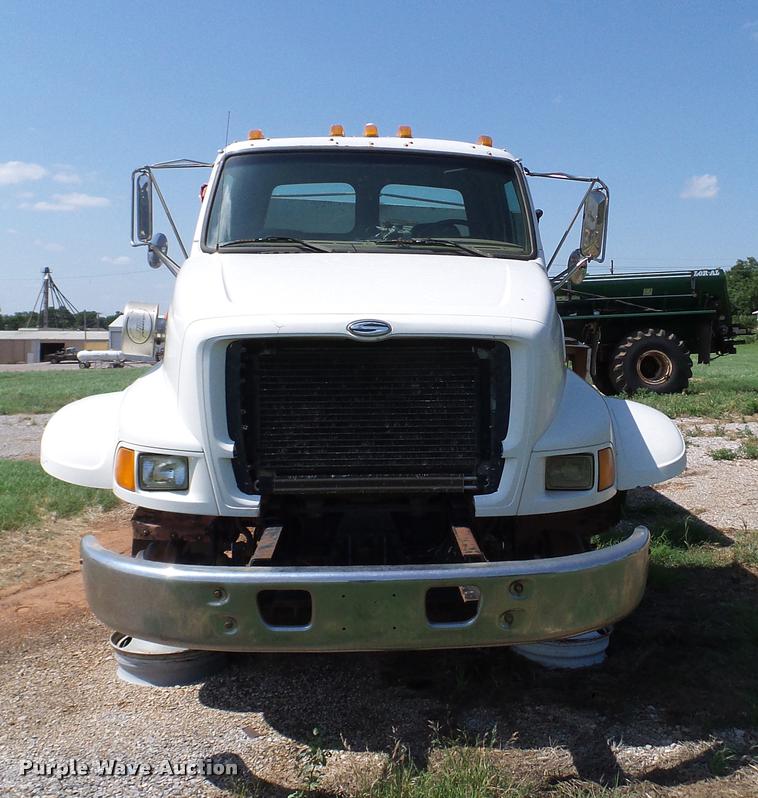 image for item DA6776 1999 Sterling L8513 Stahly Field Cruiser applicator truck