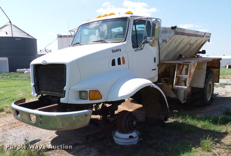 image for item DA6776 1999 Sterling L8513 Stahly Field Cruiser applicator truck