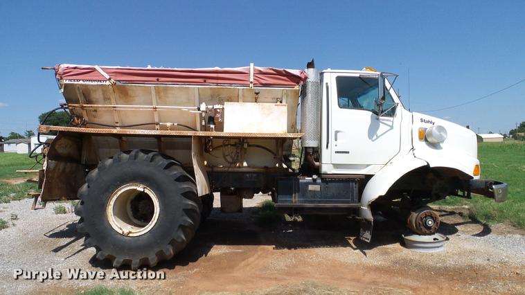 image for item DA6776 1999 Sterling L8513 Stahly Field Cruiser applicator truck