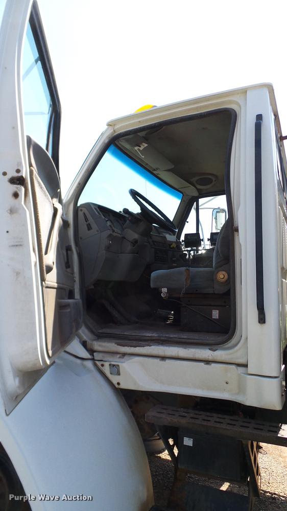 image for item DA6776 1999 Sterling L8513 Stahly Field Cruiser applicator truck