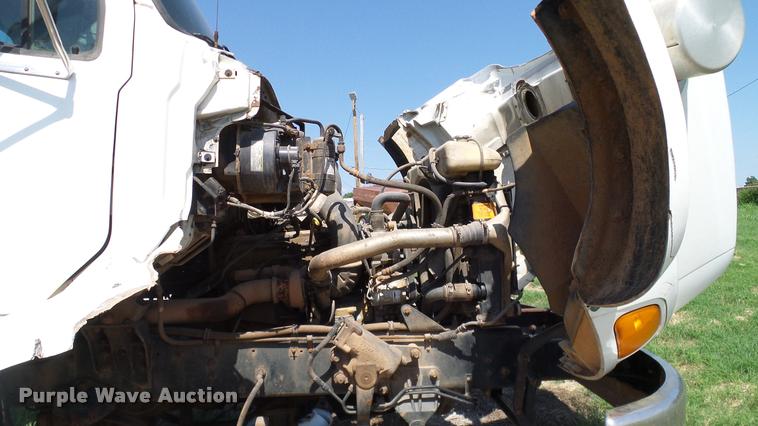 image for item DA6776 1999 Sterling L8513 Stahly Field Cruiser applicator truck