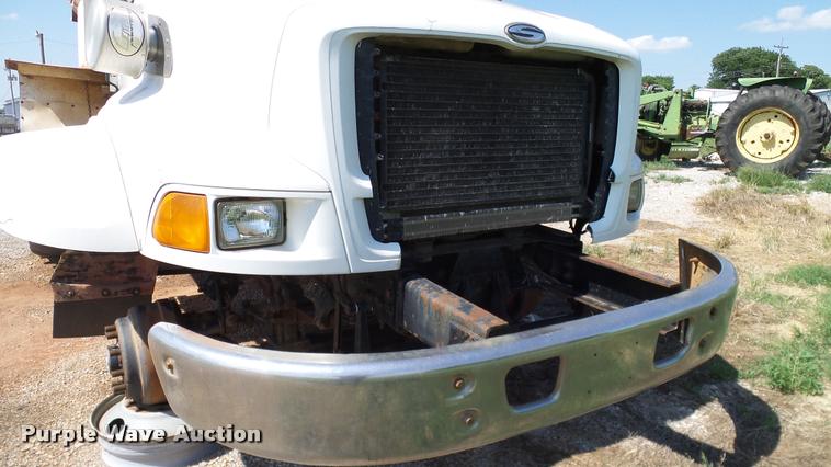 image for item DA6776 1999 Sterling L8513 Stahly Field Cruiser applicator truck