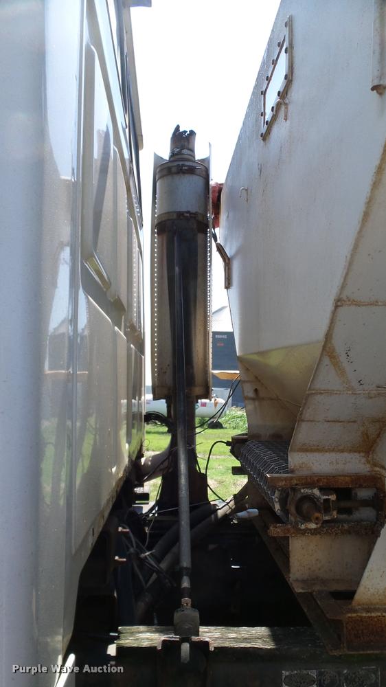 image for item DA6776 1999 Sterling L8513 Stahly Field Cruiser applicator truck