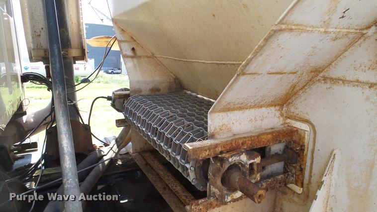 image for item DA6776 1999 Sterling L8513 Stahly Field Cruiser applicator truck