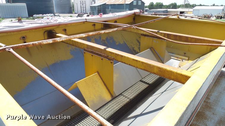 image for item DA6776 1999 Sterling L8513 Stahly Field Cruiser applicator truck