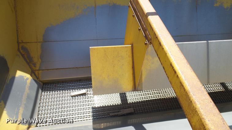 image for item DA6776 1999 Sterling L8513 Stahly Field Cruiser applicator truck