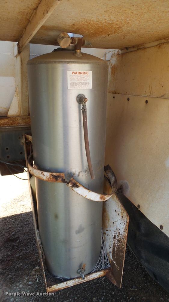 image for item DA6776 1999 Sterling L8513 Stahly Field Cruiser applicator truck