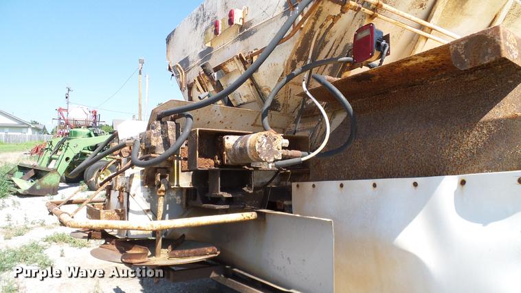 image for item DA6776 1999 Sterling L8513 Stahly Field Cruiser applicator truck