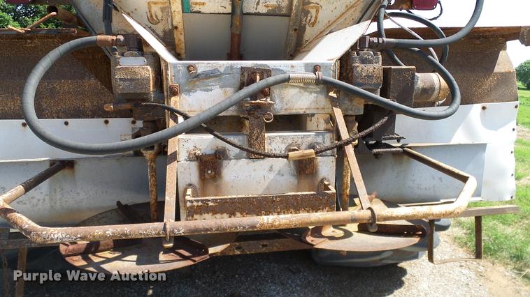 image for item DA6776 1999 Sterling L8513 Stahly Field Cruiser applicator truck