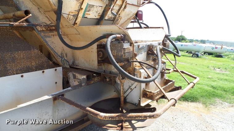 image for item DA6776 1999 Sterling L8513 Stahly Field Cruiser applicator truck