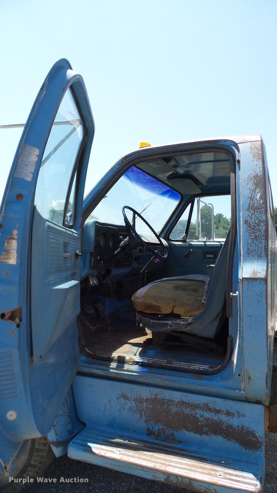 image for item DA6779 1979 Chevrolet C60 grain truck