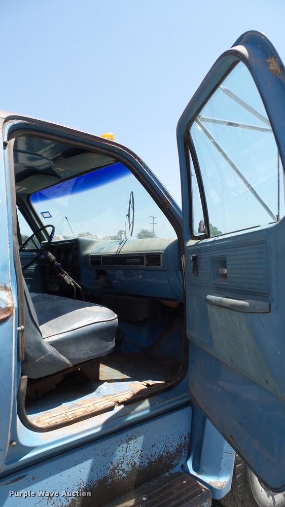 image for item DA6779 1979 Chevrolet C60 grain truck