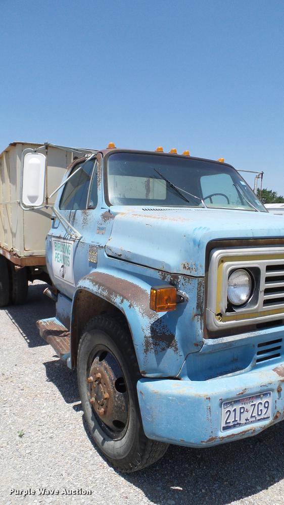 image for item DA6779 1979 Chevrolet C60 grain truck