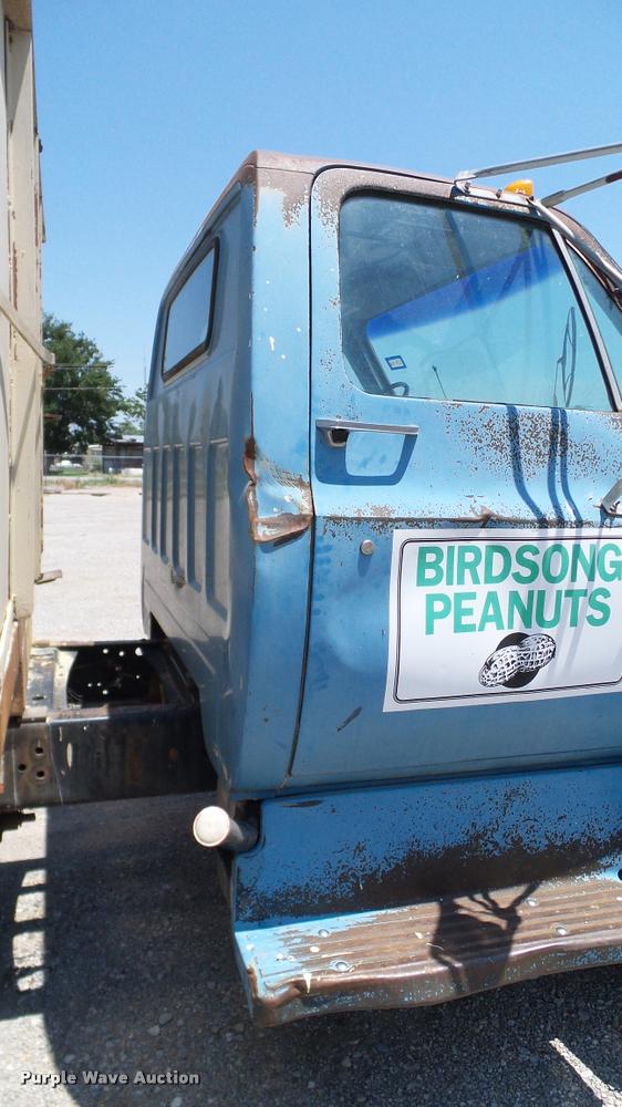 image for item DA6779 1979 Chevrolet C60 grain truck