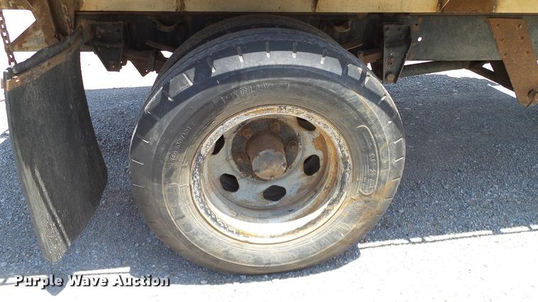 image for item DA6779 1979 Chevrolet C60 grain truck