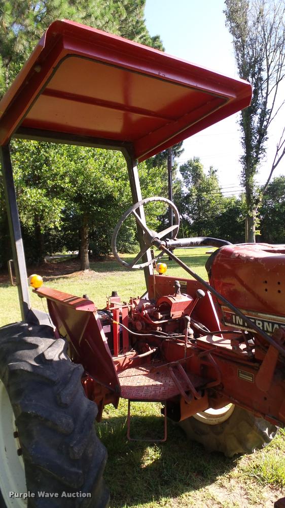 image for item DA6808 1981 International Harvester 274 Offset tractor