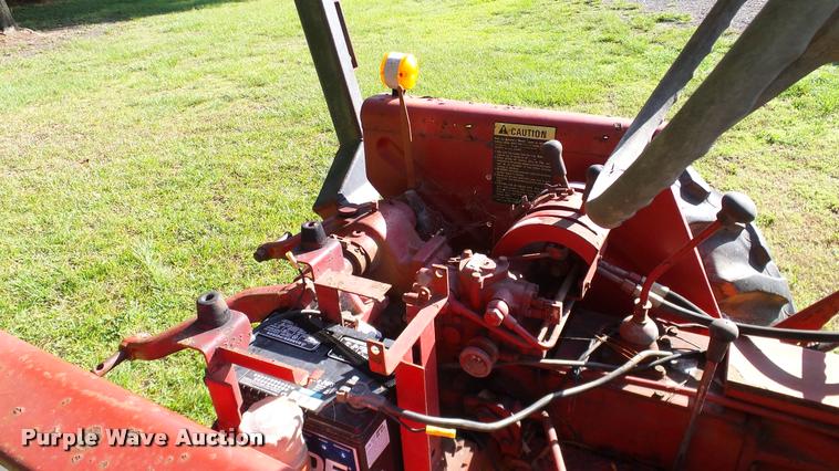image for item DA6808 1981 International Harvester 274 Offset tractor