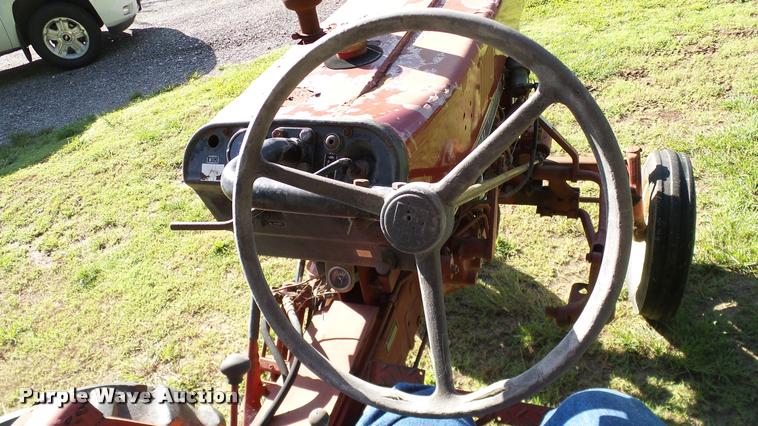 image for item DA6808 1981 International Harvester 274 Offset tractor